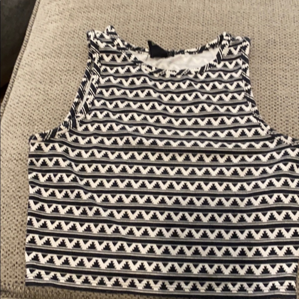 Black and white pattern crop top!